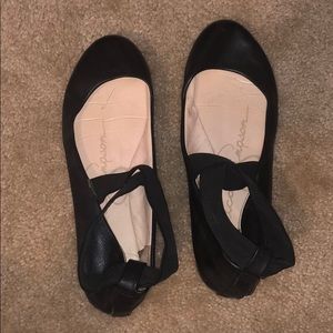 Black ballet flats
